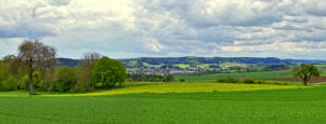 Panoramablick von den Burger Fluren ins Zusamtal.