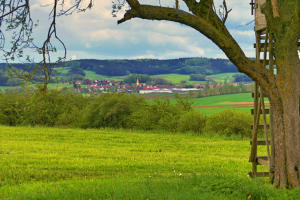 Blick von den Burger Fluren nach Memmemhausen im Zusamtal