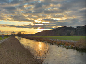 Die untergehende Sonne verzaubert das Mindeltal. (12.12.19.)