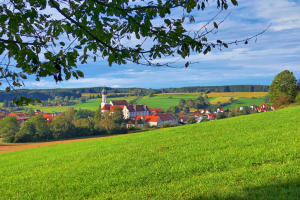 Schönes Mittelschwaben - Edelstetten in der Morgensonne.