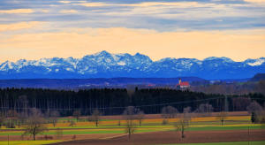 Zugspitzblick - von Hasberg ins schneefreie Mindeltal am 23.12.2020.